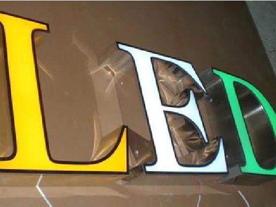 上饶介绍LED招牌的基础知识。